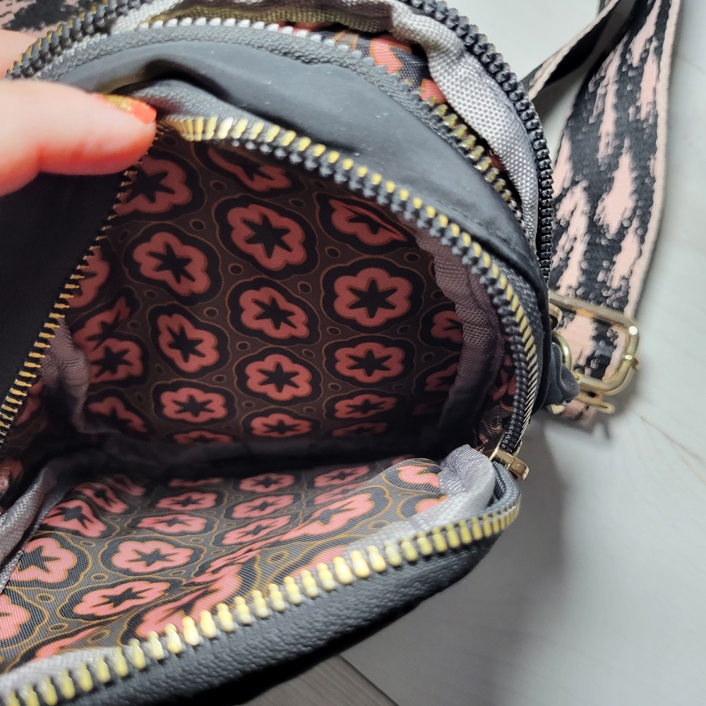 Kedzie Small Crossbody Bag BOHO Patterned Strap Geometric Print Lining - Picture 4 of 7
